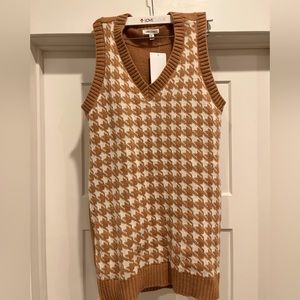 Fred Meyer houndstooth checkered pattern